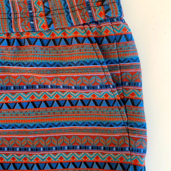 Pocketed Patterned Walking Shorts - Picture 2 of 4